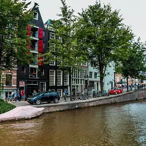  Albergue Downtown Canal View